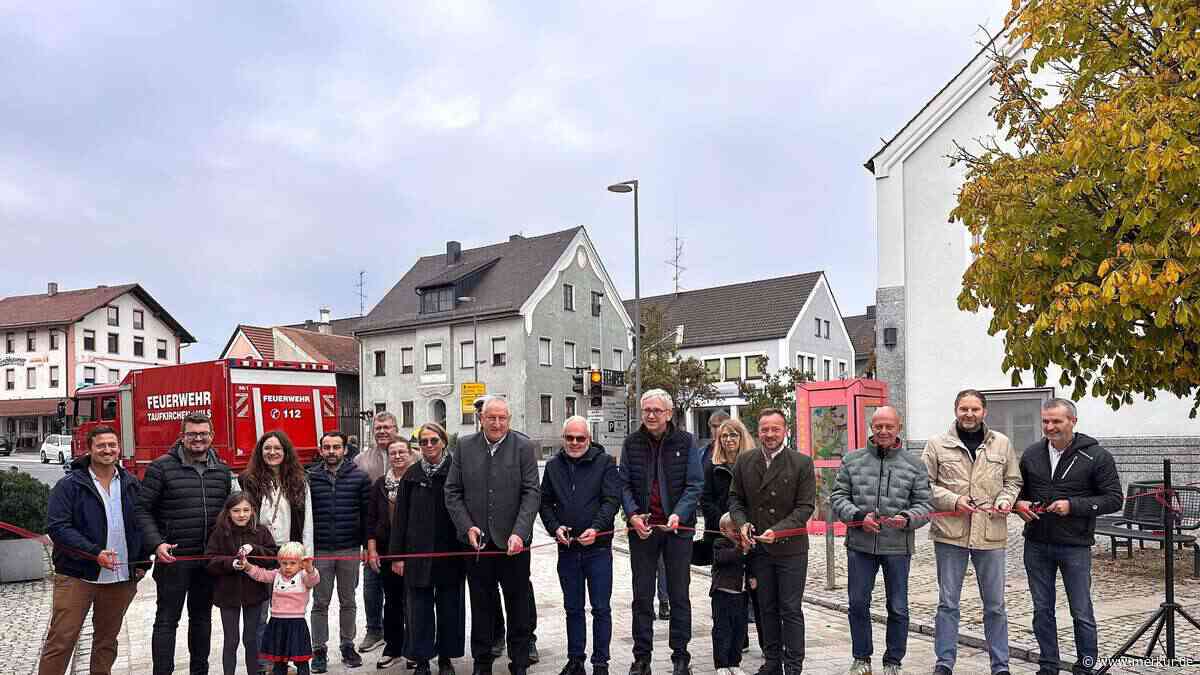 Taufkirchener Marktplatz eröffnet: Anwohner versorgten Pflasterer mit Eis