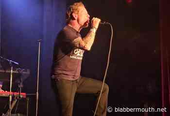 Watch: SLIPKNOT's COREY TAYLOR Covers KISS, OZZY OSBOURNE, JUDAS PRIEST, NIGHT RANGER At Intimate Las Vegas Solo Show