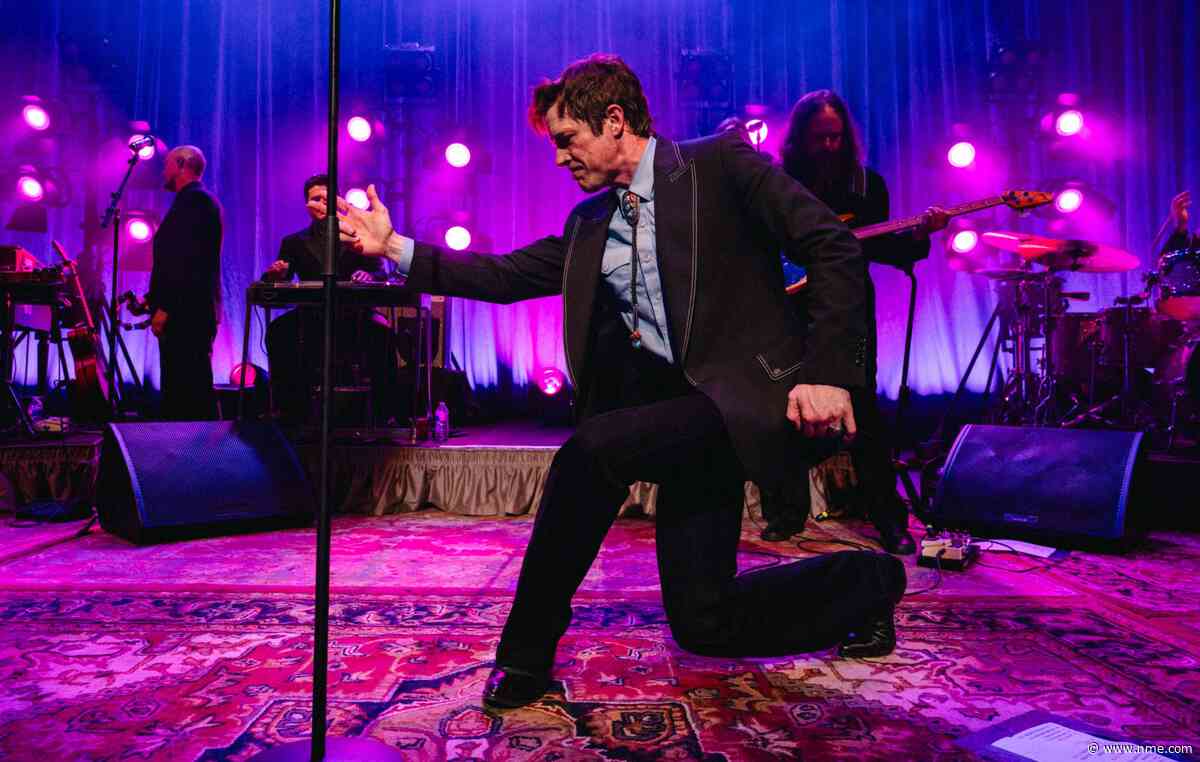 Watch Brandon Flowers cover The Coral’s classic ‘Dreaming Of You’ and debut new song ‘A Good Man Is Hard To Find’ in Bristol
