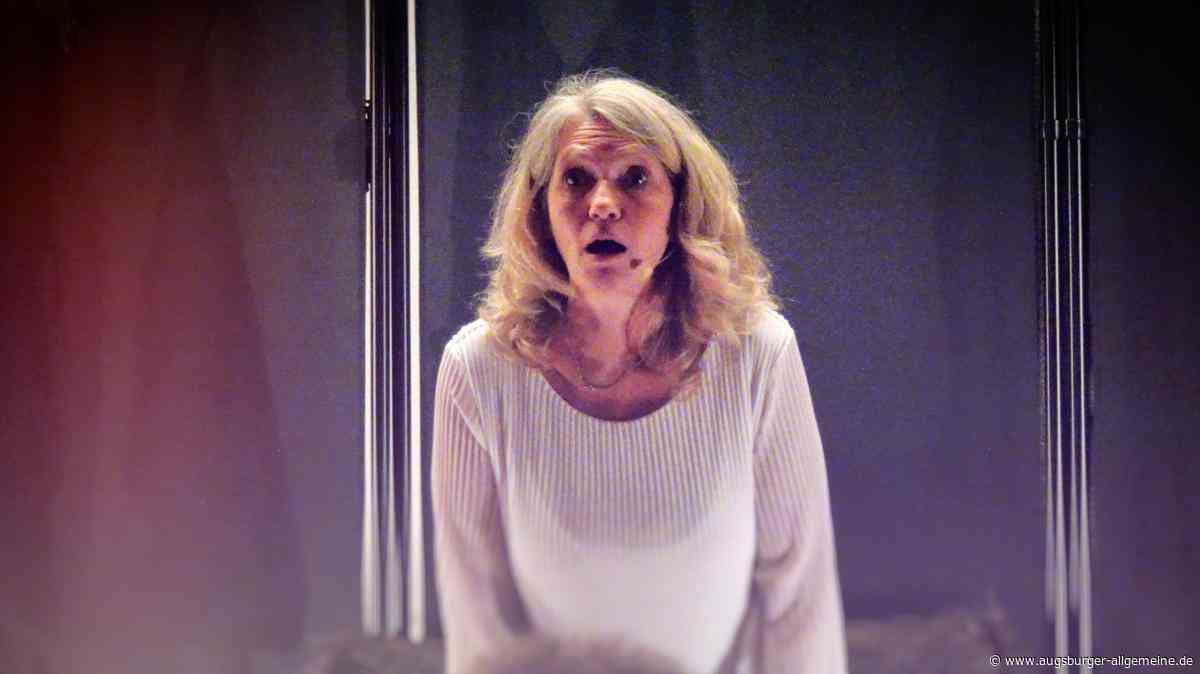 Kabarettistin Alexandra Stiglmeier begeistert Roggenburg mit frechem Figurentheater und Dialekt-Charme