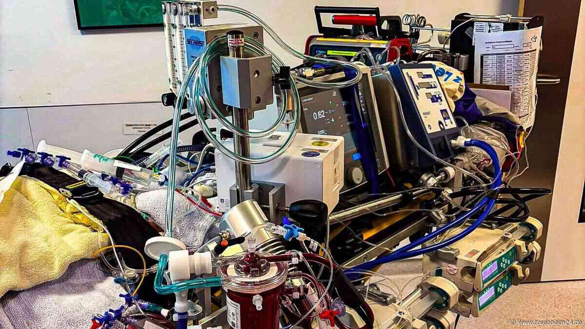 Dramatische Bilder: Schwerstkrankes Baby unter vielen Maschinen kaum zu erkennen