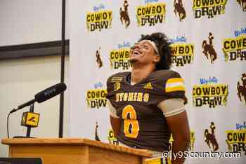 Hughes Named MW Player of the Week After 4-Touchdown Performance