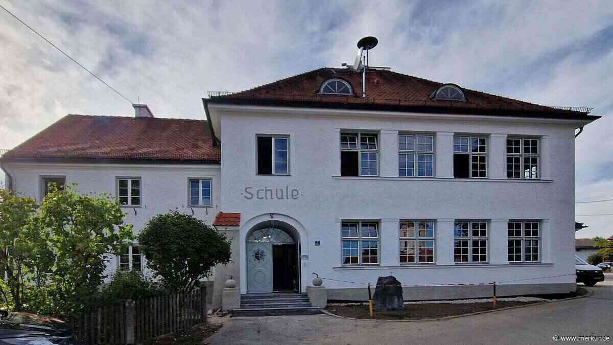 Herr Lehrer war auch Totengräber: Ein Schulhaus voller skurriler Geschichten