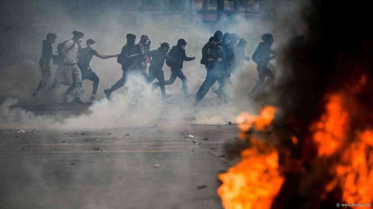 „Spur der Verwüstung“ in Frankreich – und schuld sind Migranten? Experten warnen vor Narrativ