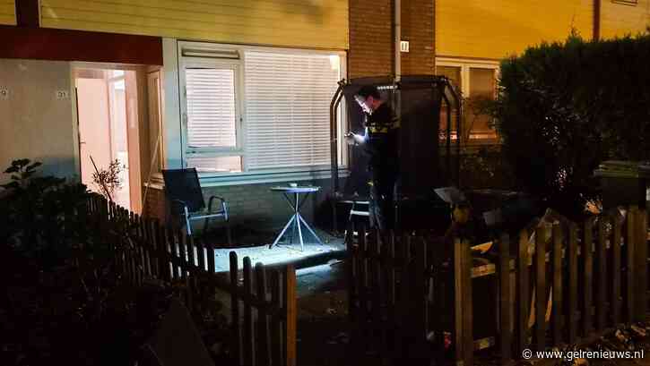 Explosie bij woning, hulpdiensten met spoed gealarmeerd