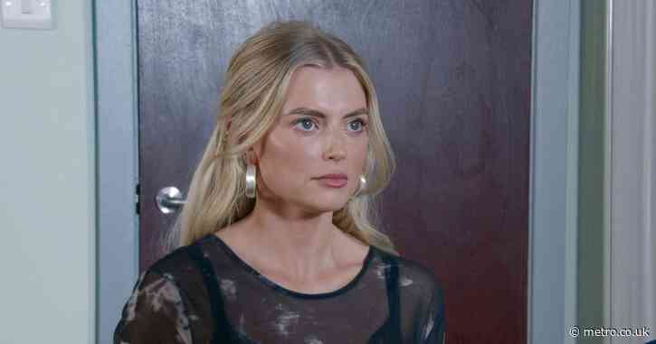 Pregnant Bethany makes painful baby decision in Coronation Street