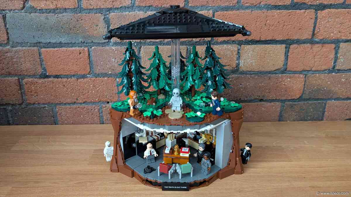 The X-Files Lego set is a wonderful bit of 90s sci-fi nostalgia