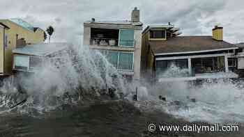 Giant Pacific 'wave' heads for US coast as scientists warn of 'quintuple whammy' flooding threat