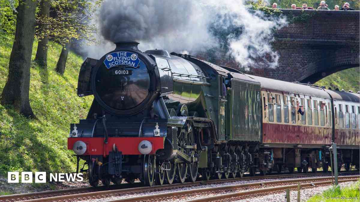 Flying Scotsman filmed chugging through countryside