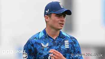 Young bowler Minto earns new Durham contract