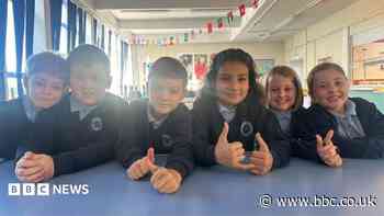 Cookery classes help Afghan pupil 'feel at home'