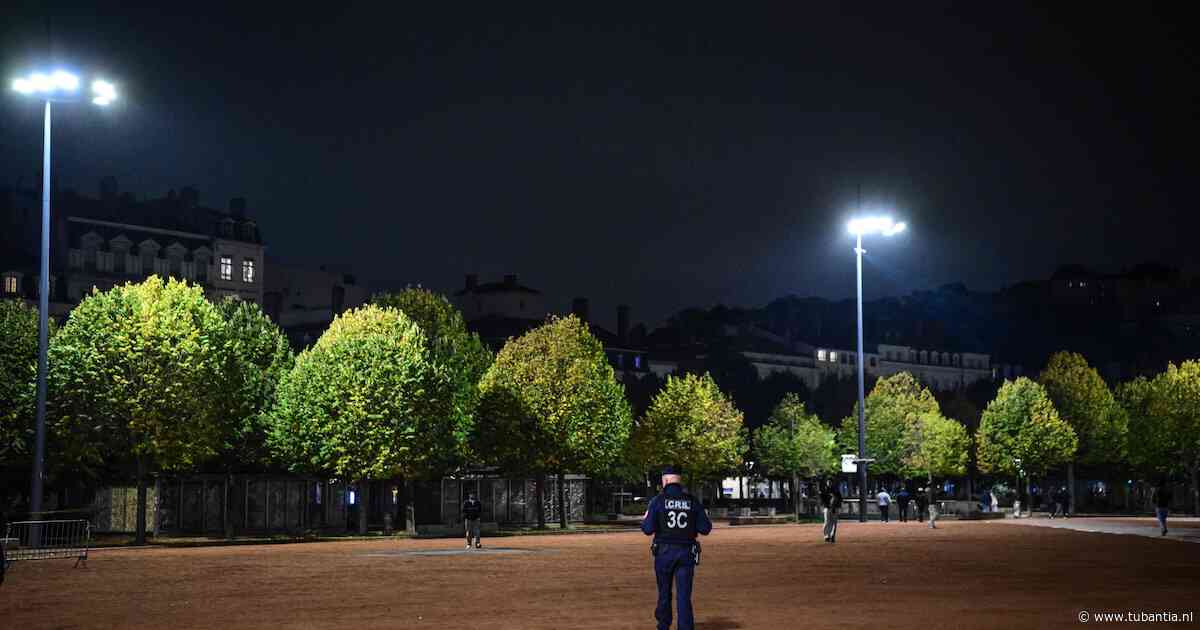 Franse media: rustige nacht met lege straten na invoering avondklok