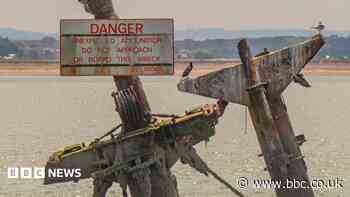 Masts from explosives-packed ship taken to museum