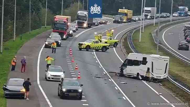 Ongeluk met camper en twee auto's op de A58: urenlang problemen geweest