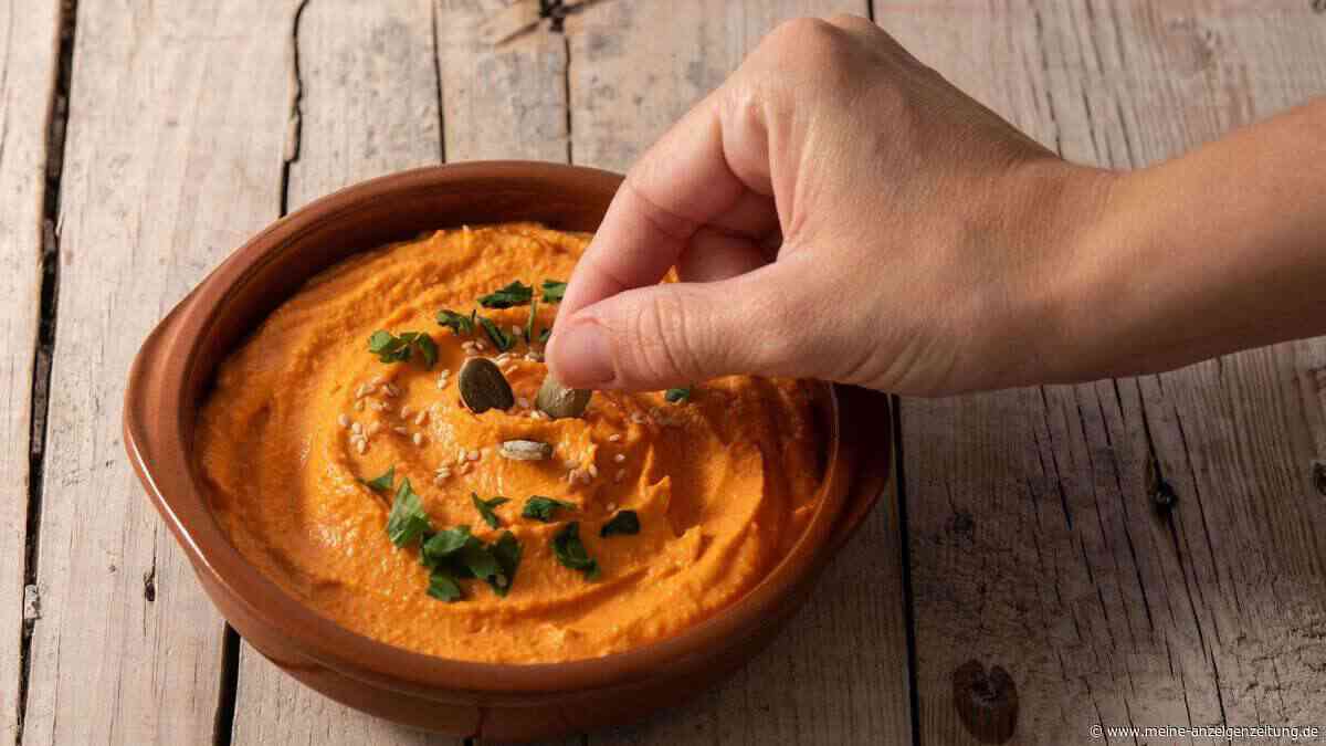Kürbis-Hummus: Ein Dip, der durch Ofenkürbis und Tahini eine neue Tiefe bekommt