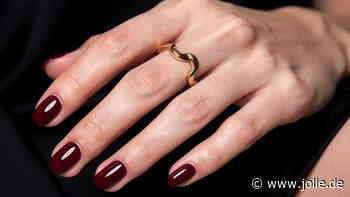 Merlot Nails: Dieser edle Nageltrend ist perfekt für den Herbst