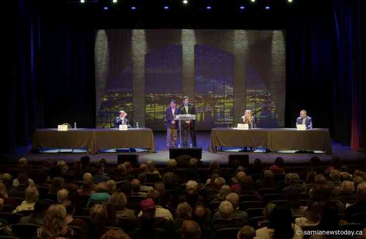 Sarnia mayoral candidates stage pre-election debate