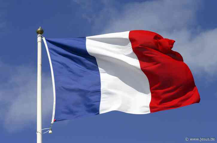 Frankreich: Kirchen rufen nach schweren Unruhen zu Frieden auf