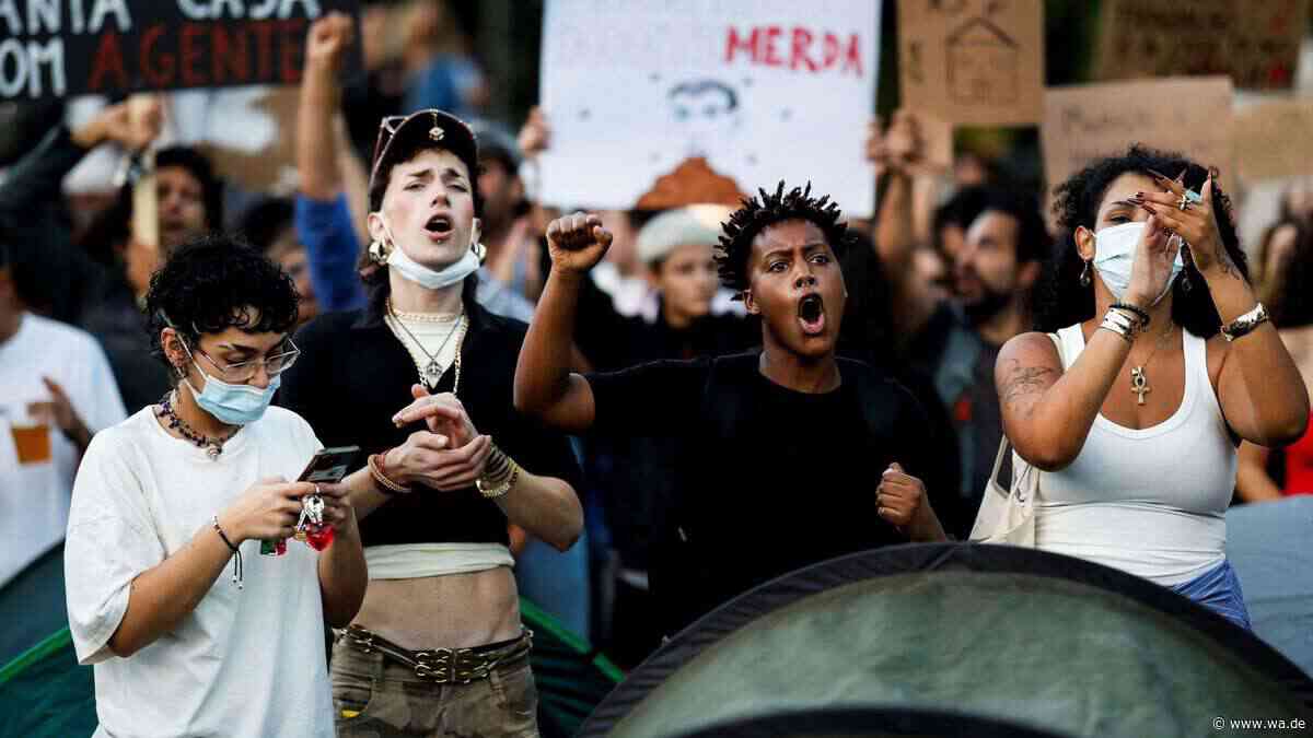 Proteste in Lissabon und Porto: Polizei räumt Platz mit Schlagstöcken