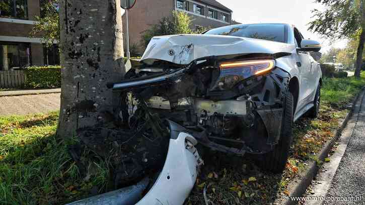 Jongeman rijdt auto in de prak bij ongeluk in Oisterwijk en wordt opgepakt