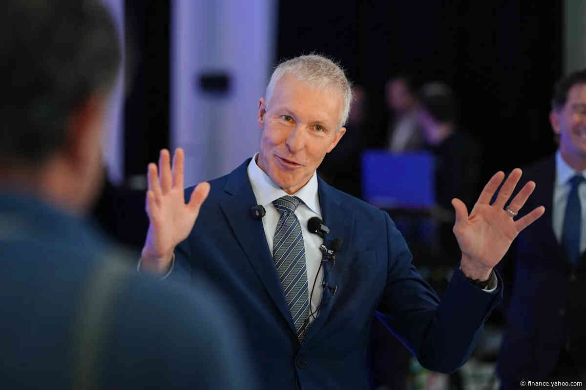 United Airlines CEO defends its fees in wide-ranging interview: 'It's expensive to fly'