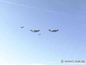 Formationsflug von Kampfjets im Raum Bonn zum Jubiläum