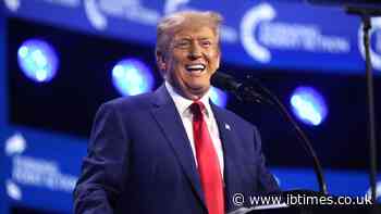 Critic Claims Donald Trump Looks 'Completely Gone' as New Video Shows Him Tapping Thigh Repeatedly