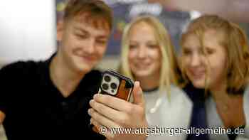 Neu-Ulmer Realschule sperrt Handys vormittags in Koffer: "Es war schon komisch“