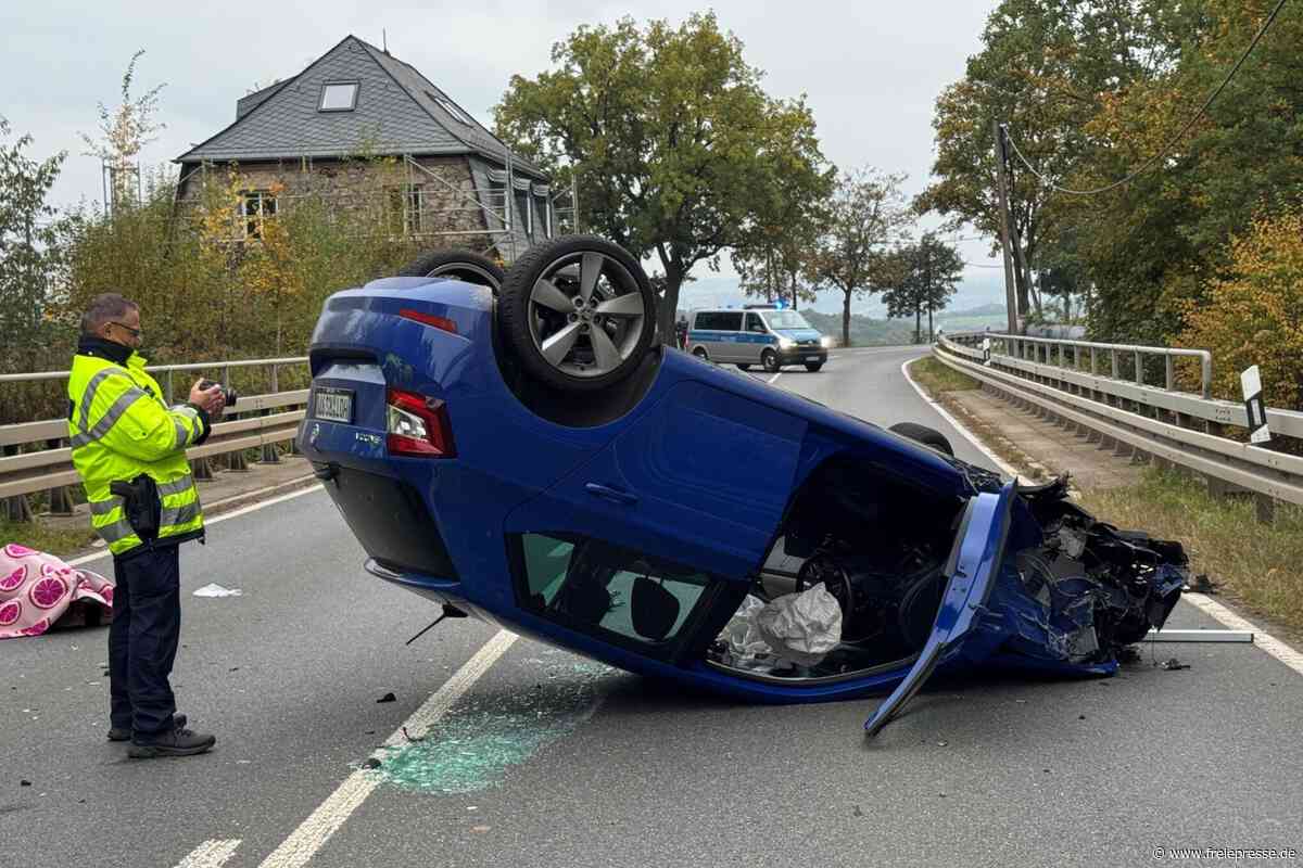 Trümmerfeld auf der Fahrbahn: B 173 zwischen Zwickau und Mülsen nach Unfall gesperrt