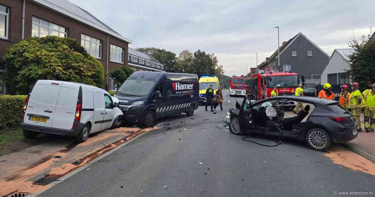 14-jarige ontsnapt uit Nederlandse instelling en botst in België met bestelbus frontaal op tegenligger