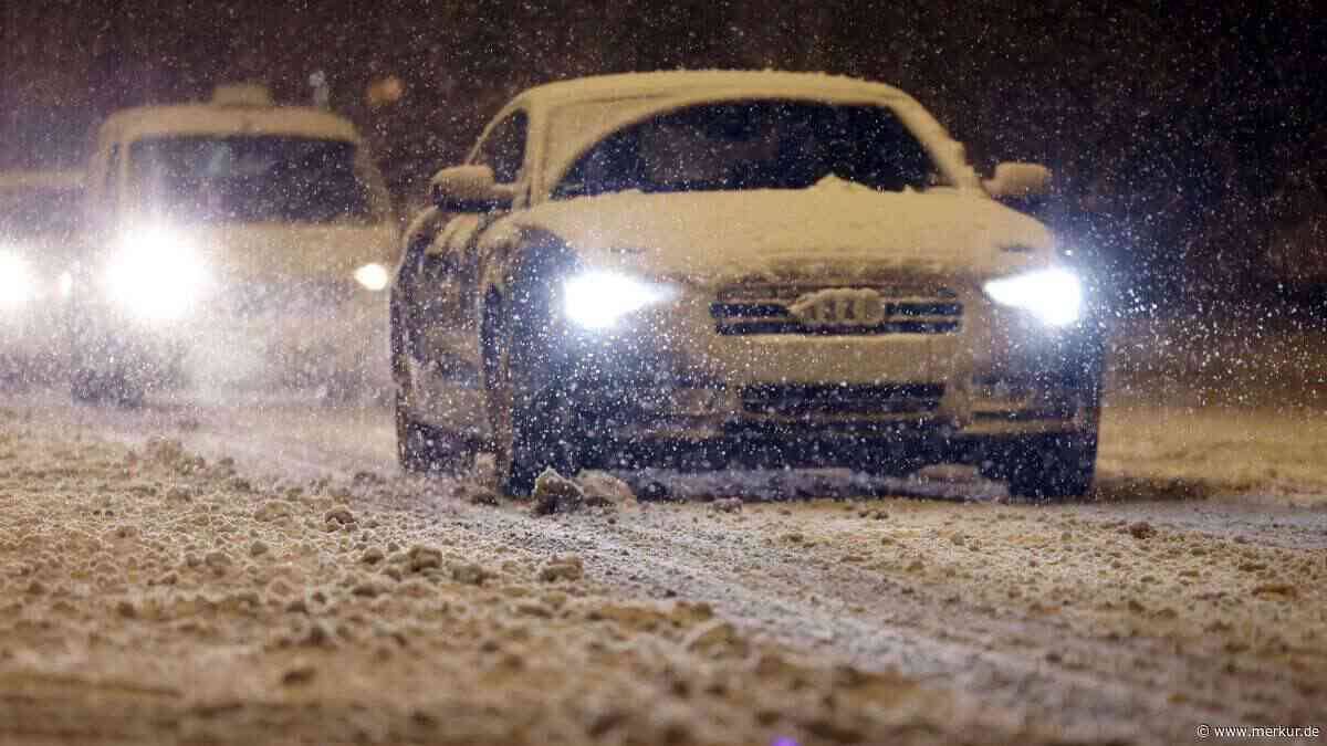 Notfall-Set für den Winter: Sieben Dinge, die Autofahrer ab Ende Oktober unbedingt dabeihaben sollten