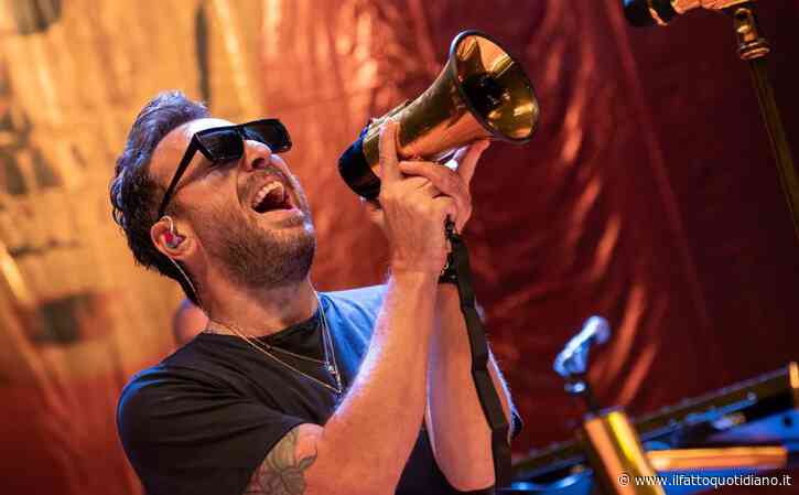 Cesare Cremonini diventa “Amateur”: “Il gossip può prendere me o uno di voi e trasformarlo in qualcos’altro in un battito di ciglia. Ho citato Diletta Leotta perché è un’icona. La libertà è sexy”
