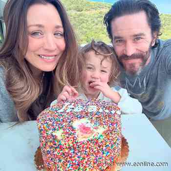 Kaley Cuoco’s Daughter Matilda & Newborn Philomena Cuddle in New Photo