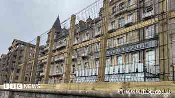 Urban explorers at empty hotel could be arrested