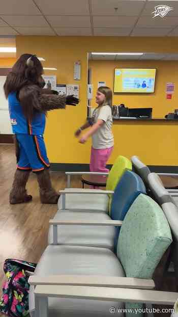 To celebrate @NBA Jersey Day, Rumble made a stop at OK Children's to surprise some young fans 👏