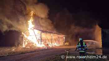 Flammen lodern in Lagerhalle – Nächtlicher Großeinsatz bei Emmering