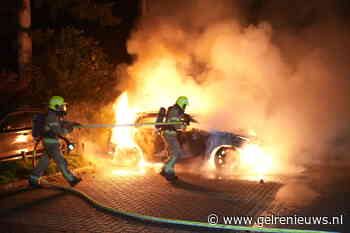 Hybride auto volledig uitgebrand op parkeerterrein