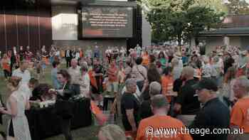 Hundreds gather at Wodonga vigil for Helen Haines