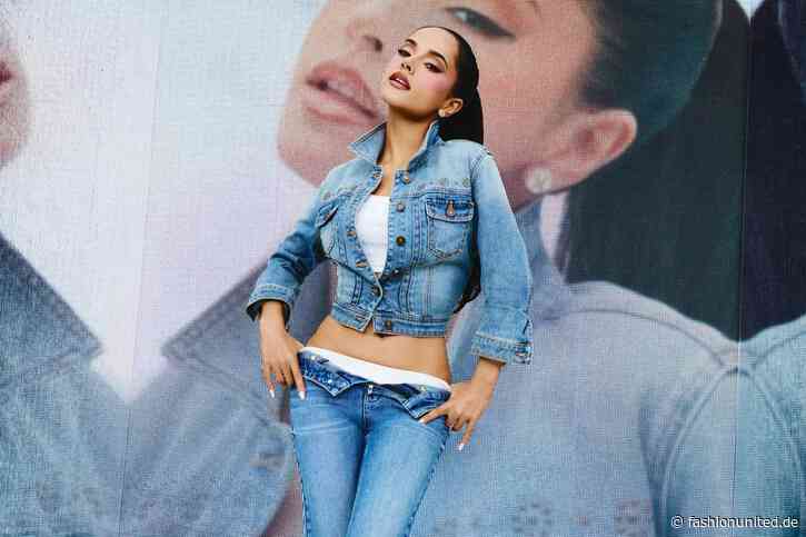 Guess legt Low-Rise-Bootcut mit ‘B Jean’ und Becky G neu auf