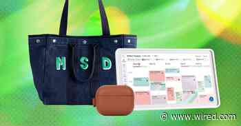 Best Gifts for Mom (2026): Digital Wall Calendars, Better Bags, Personalized Jewelry, and More