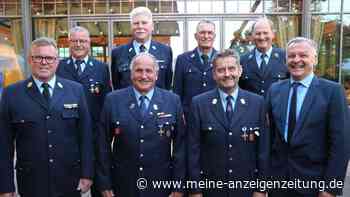 Mit Herzblut bei der Feuerwehr aktiv: Landkreis Freising ehrt 131 Einsatzkräfte