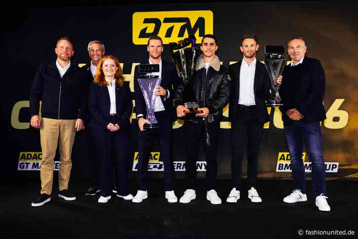 PME Legend überreicht DTM-Champion Thomas Preining handbemalte Lederjacke