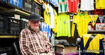 Jarige Ben van Bilzen (80) wast al 55 jaar de NAC-shirts: ‘Wat moet ik nou thuis doen?’