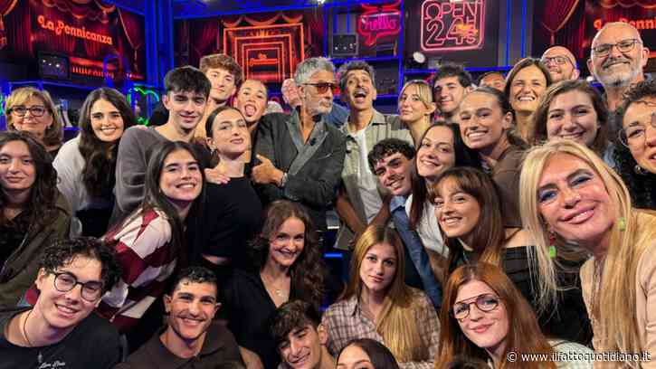 “Siamo qui a ridere e a scherzare ma non possiamo fare finta di niente. Accendiamo una luce sugli autotrasportatori. Faccio un appello al Governo: aprite i tavoli”: parla Fiorello