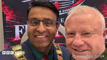 Boxing champion supports anti-knife crime event
