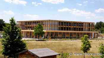 Bauhof-Projekt stockt - zwei Schulbau-Vorhaben werden günstiger