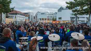 Rübengeisterumzug bringt die Gassen rund um den Ulmer Münsterplatz zum Strahlen