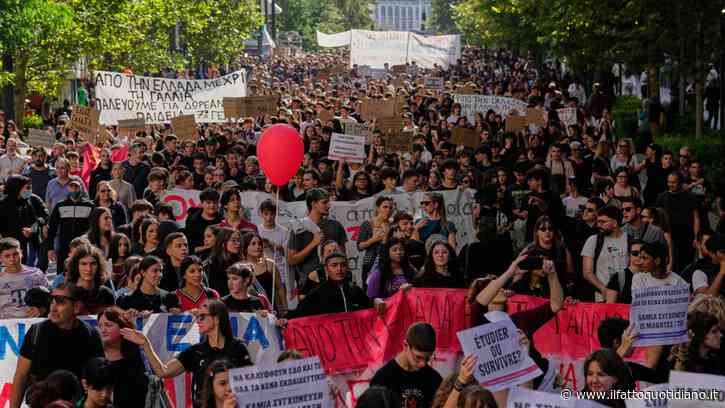 Grecia, 10mila in piazza ad Atene per istruzione e alloggi: “Investite nella scuola””