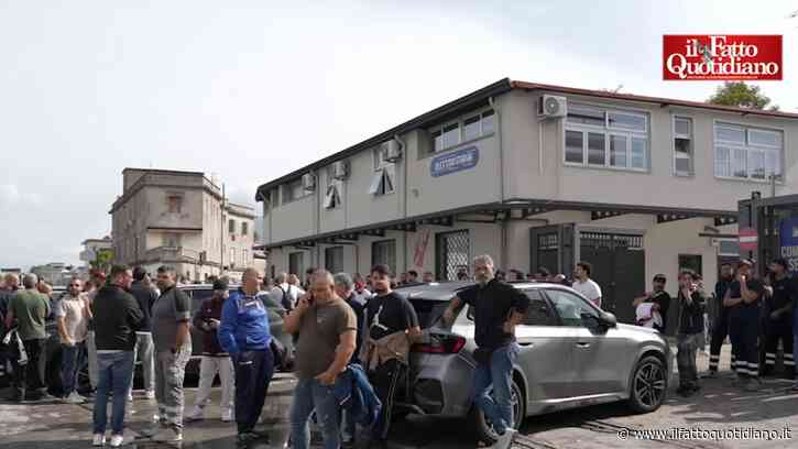 Gli autotrasportatori fermi a Napoli: “Protestiamo contro il caro vita, lottiamo per tutti”
