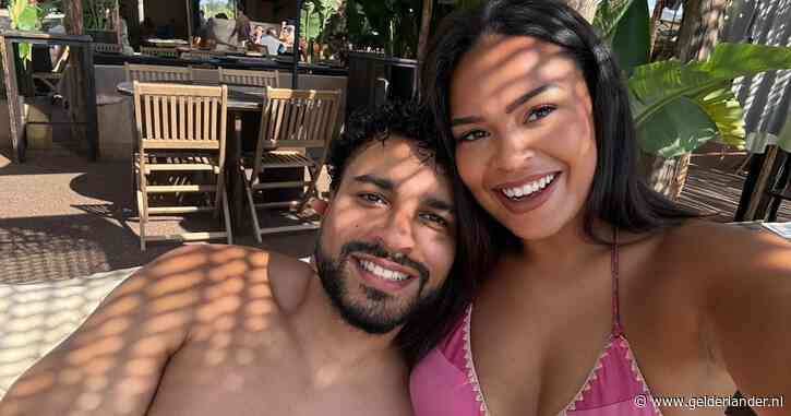 ‘Arme Roël’ is dolgelukkig met Jaslynn: Love is blind-koppel gaat samenwonen en kondigt gezinsuitbreiding aan